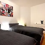 Apartman Wohnen Am Fluss Im Donaublick - Garten, Cafe & Wlan, Self-checkin, Parkplatz, Fuer 4 Gaeste Linz