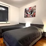 Apartment Wohnen Am Fluss Im Donaublick - Garten, Cafe & Wlan, Self-checkin, Parkplatz, Fuer 4 Gaeste *