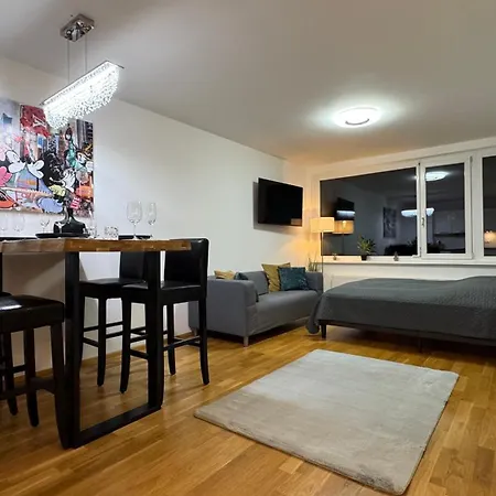 Wohnen Am Fluss Im Donaublick - Garten, Cafe & Wlan, Self-checkin, Parkplatz, Fuer 4 Gaeste *