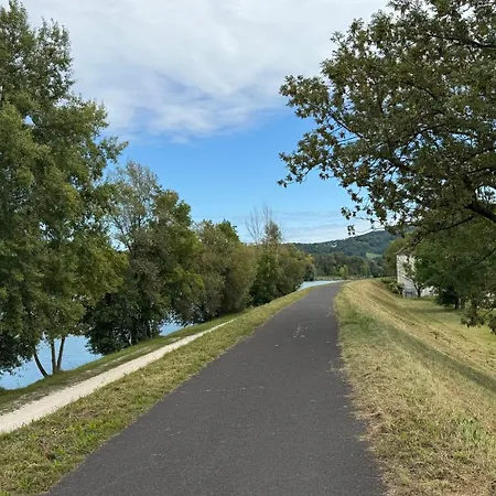 Wohnen Am Fluss Im Donaublick - Garten, Cafe & Wlan, Self-checkin, Parkplatz, Fuer 4 Gaeste * Linz