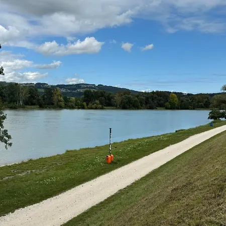 Wohnen Am Fluss Im Donaublick - Garten, Cafe & Wlan, Self-checkin, Parkplatz, Fuer 4 Gaeste *