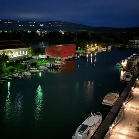 Wohnen Am Fluss Im Donaublick - Garten, Cafe & Wlan, Self-checkin, Parkplatz, Fuer 4 Gaeste