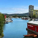 Wohnen Am Fluss Im Donaublick - Garten, Cafe & Wlan, Self-checkin, Parkplatz, Fuer 4 Gaeste Linz