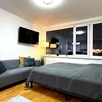 Wohnen Am Fluss Im Donaublick - Garten, Cafe & Wlan, Self-checkin, Parkplatz, Fuer 4 Gaeste Appartement *