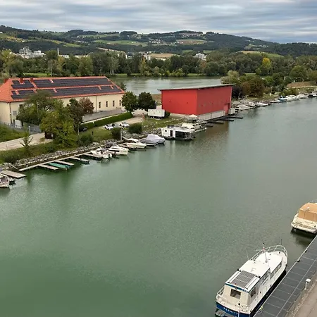 Wohnen Am Fluss Im Donaublick - Garten, Cafe & Wlan, Self-checkin, Parkplatz, Fuer 4 Gaeste Appartement
